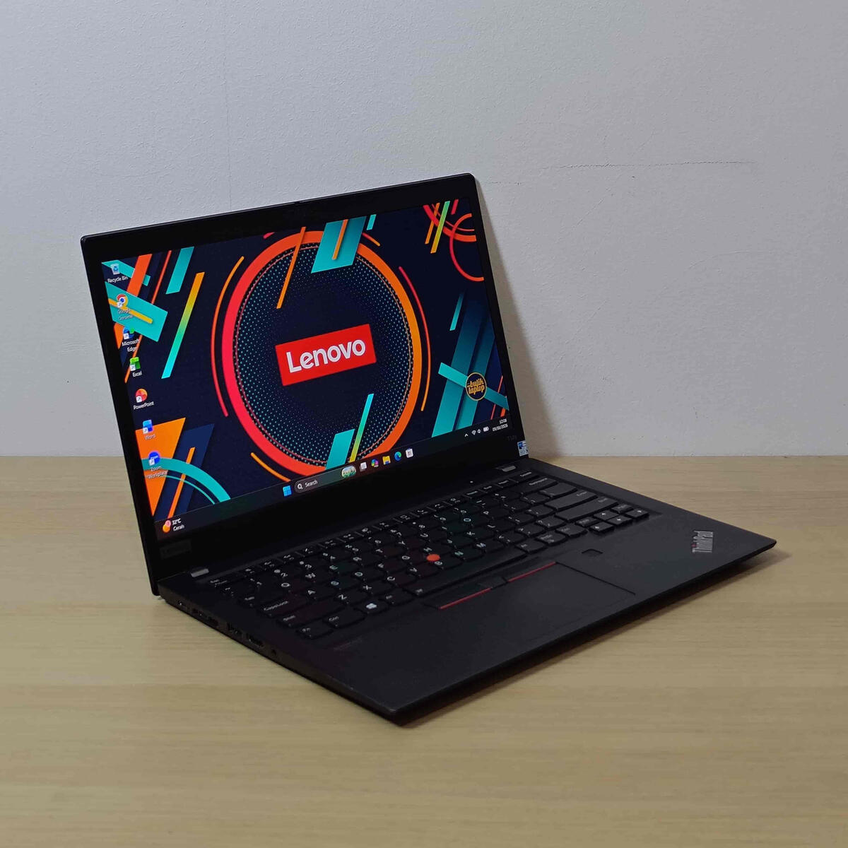 Lenovo Thinkpad T14sG1 Depan Kiri Lenovo Thinkpad T14sG1 Kiri Butik Laptop