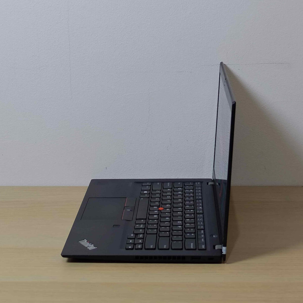 Lenovo Thinkpad T14sG1 Samping Kiri Lenovo Thinkpad T14sG1 Samping Kiri Butik Laptop